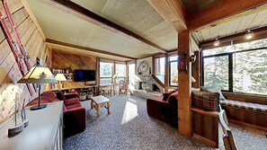 Condo, 2 Bedrooms | Living area