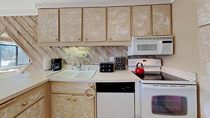 Condo, 2 Bedrooms | Private kitchen | Fridge, microwave, oven, dishwasher