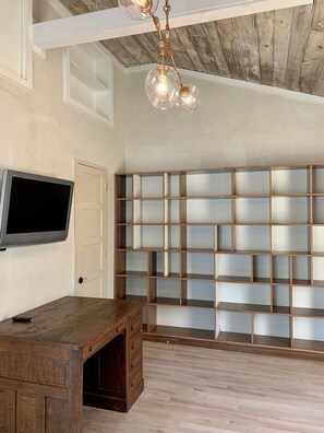 3 slaapkamers, een bureau, een strijkplank/strijkijzer, wifi