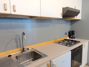 Apartment, 1 Bedroom | Private kitchen