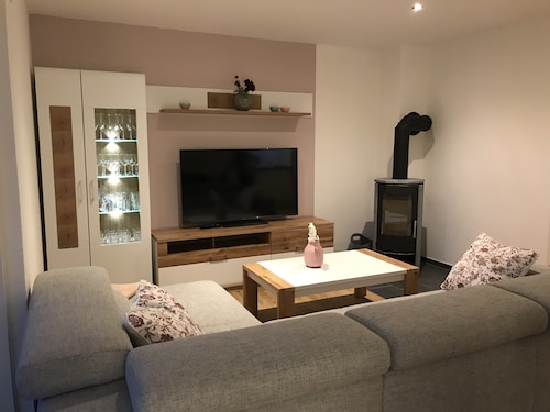 Vacation apartment with sauna and stove - right on the water and close to the lake