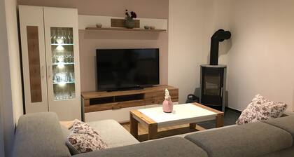 Vacation apartment with sauna and stove - right on the water and close to the lake