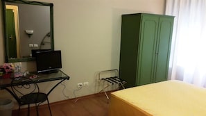 Minibar, in-room safe, desk, free WiFi - Miga Hotel Europa (Reggello)