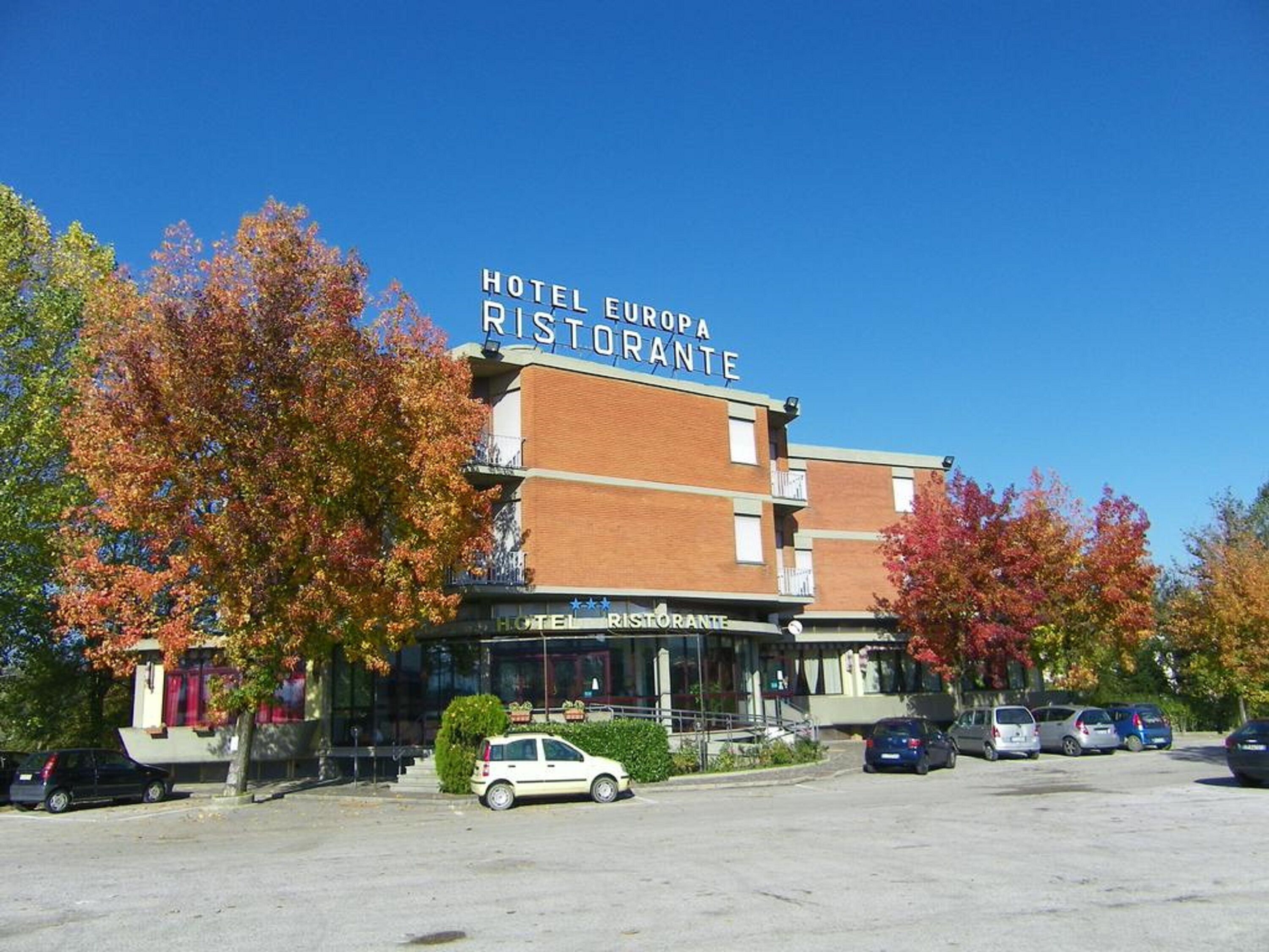 Vista frontal de la propiedad