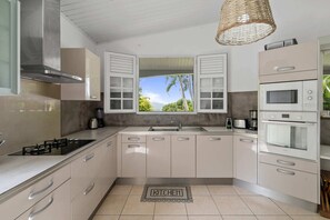 Refrigerador, microondas, horno y lavavajillas