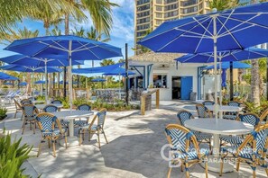 Outdoor dining - GV 5212 Golf Course View Condo-Paradise Vacation Rental in Ocean Village (Fort Pierce)
