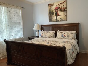 4 bedrooms, iron/ironing board, free WiFi, bed sheets - Downtown Luxury Home — 3-mins to Broadway (Nashville)