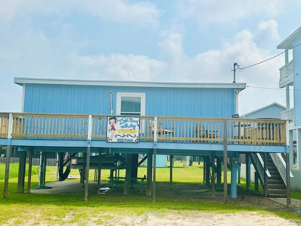 Exterior - Steps from the beach (Surfside Beach)