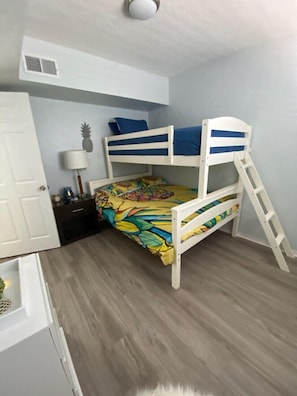 2 bedrooms, desk, free WiFi, bed sheets