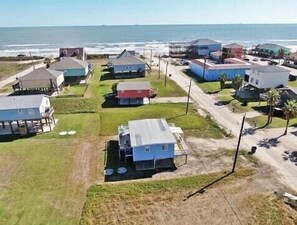 Exterior - Steps from the beach (Surfside Beach)