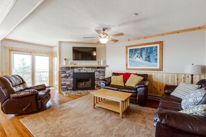 Smart TV, fireplace, DVD player