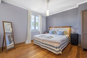 3 dormitorios, tabla de planchar con plancha, wifi gratis y ropa de cama