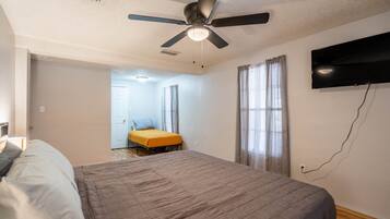 3 bedrooms, iron/ironing board, free WiFi, bed sheets