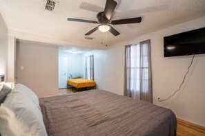 3 bedrooms, iron/ironing board, free WiFi, bed sheets