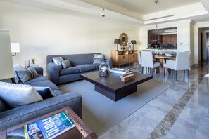 TV - Luxury Lifestyle In This 1BR Apt - Fairmont Palm Jumeirah (Dubai)