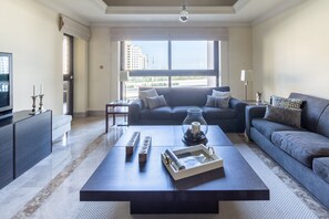 TV - Luxury Lifestyle In This 1BR Apt - Fairmont Palm Jumeirah (Dubai)