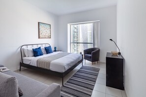 3 bedrooms, laptop workspace, iron/ironing board, WiFi - Gorgeous and Spacious 3BR With Full Marina Views! (Dubai)
