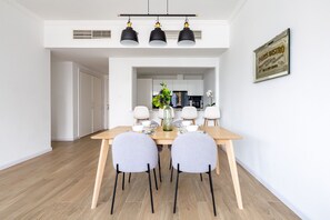 Dining - Superior and Upgraded 1BR in Heart of Marina! (Dubai)