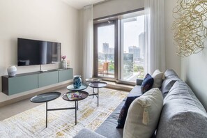 TV - Ornate 1BR w/ Breathtaking Marina Views! (Dubai)