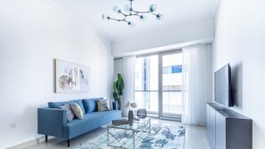 Living room - Sophisticated 1BR Apartment in Dubai Marina (Dubai)