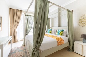 Room - Luxurious 3BR Loft W/ Study In Downtown Dubai (Dubai)