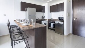 Private kitchen - Marina Views! Beautiful 1BR in Dubai Marina (Dubai)