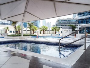 Outdoor pool - Marina Views! Beautiful 1BR in Dubai Marina (Dubai)