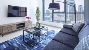 Living area - Marina Views! Beautiful 1BR in Dubai Marina (Dubai)