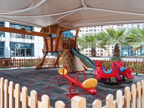 Children’s area - Marina Views! Beautiful 1BR in Dubai Marina (Dubai)