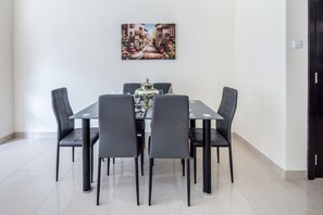 Dining - Modern Design 1BR In Dubai Marina (Dubai)