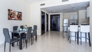 Dining - Modern Design 1BR In Dubai Marina (Dubai)