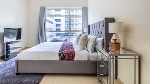 1 bedroom, laptop workspace, iron/ironing board, WiFi - Modern Design 1BR In Dubai Marina (Dubai)