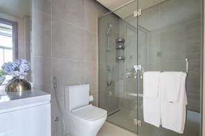 Bathroom - Modern Arabian Themed 1BR Apartment in Dubai Marina (Dubai)