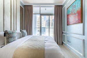 Room - Modern Arabian Themed 1BR Apartment in Dubai Marina (Dubai)