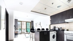 Microwave, oven, stovetop, cookware/dishes/utensils - Minutes From JBR Beach! Beautiful 1BR in Marina! (Dubai)