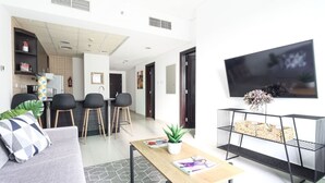 TV - Minutes From JBR Beach! Beautiful 1BR in Marina! (Dubai)