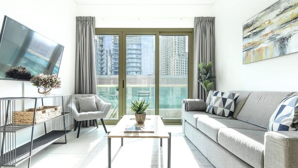 TV - Minutes From JBR Beach! Beautiful 1BR in Marina! (Dubai)