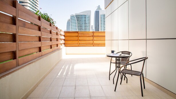 Outdoor dining - Resplendent 2BR Apartment In The Heart Of Downtown Dubai (Dubai)