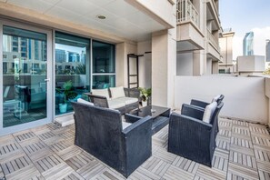 Terrace/patio - Spacious + Functional Studio Apt in Downtown Dubai (Dubai)