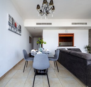 Dining - Luxury Living in This Stylish 2BR in Dubai Marina (Dubai)