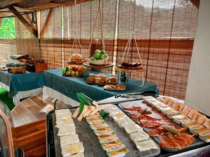 Daily buffet breakfast for a fee - Kawan Bay Suites (Deshaies)