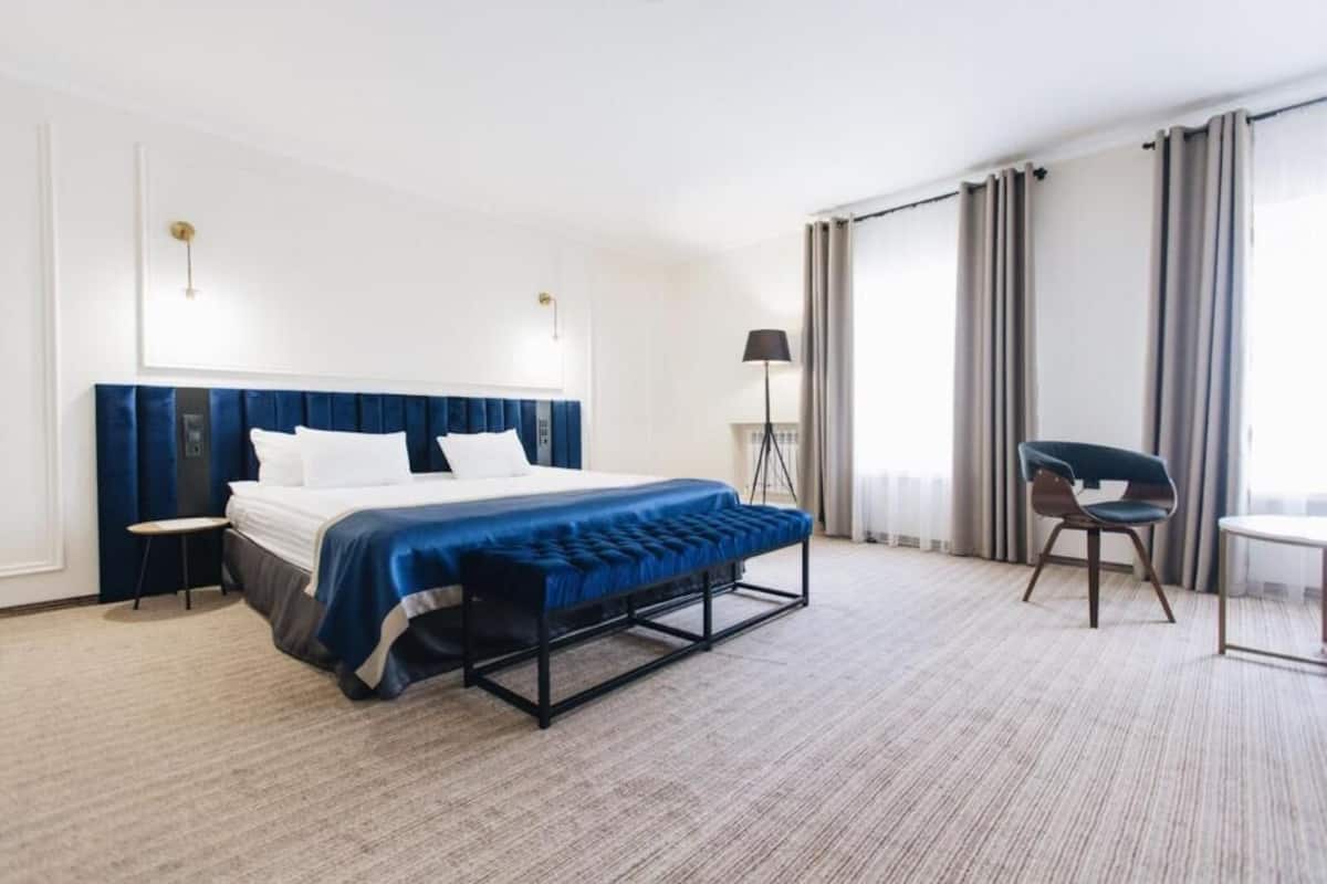 Suite | 1 slaapkamer, een minibar, een kluis op de kamer, een bureau