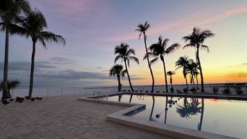 室外泳池、暖水池