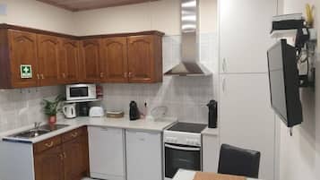 雪櫃、微波爐、焗爐、爐具