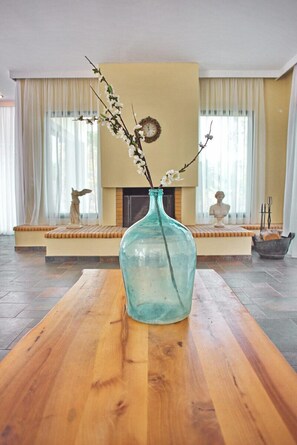 Interior detail - Nesea Boutique Apartments (Hydra)