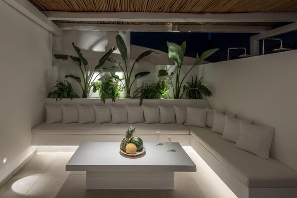 Deluxe Room (Thetis) | Premium bedding, in-room safe, free cribs/infant beds, free WiFi - Nesea Boutique Apartments (Hydra)