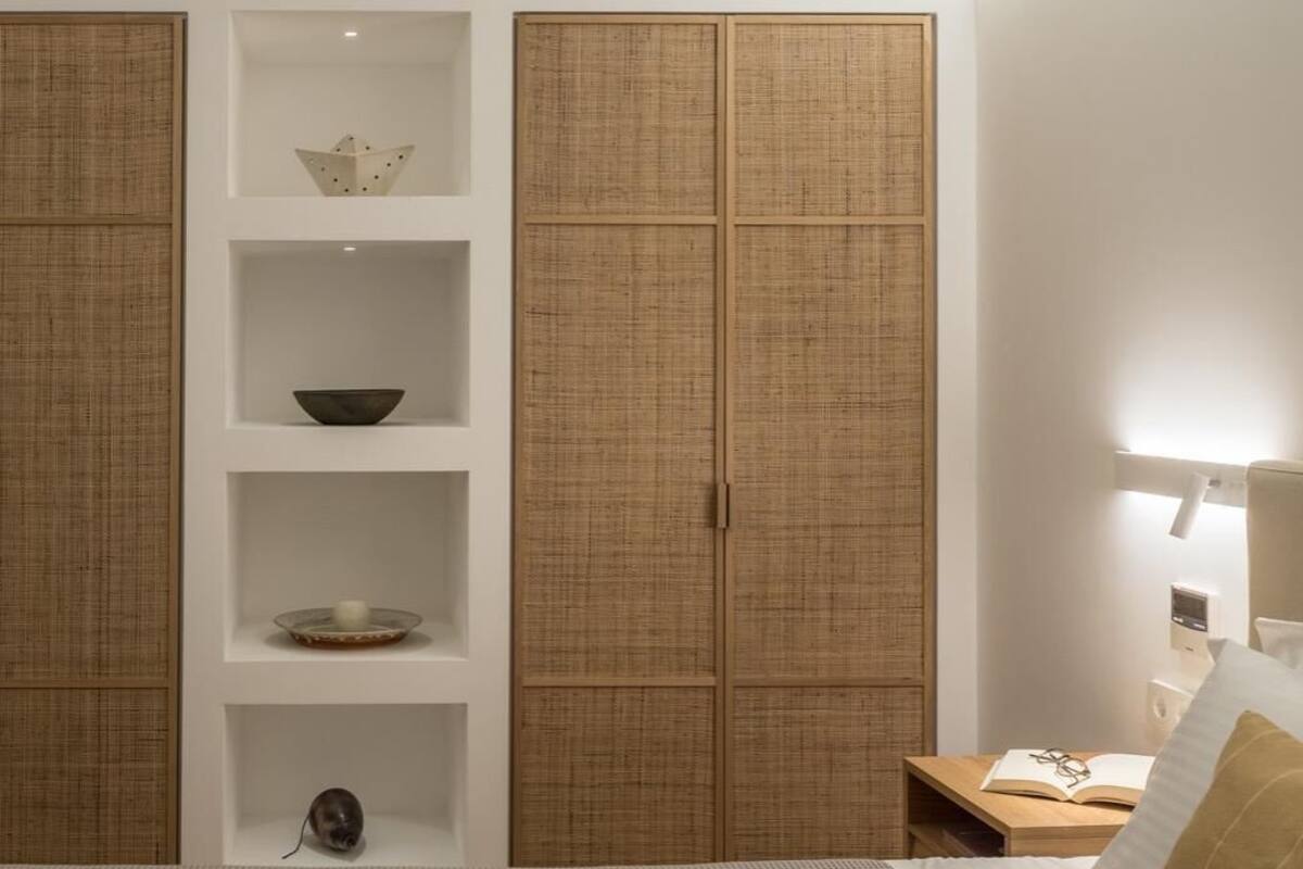 Deluxe Room (Kemo) | Premium bedding, in-room safe, cribs (free), WiFi (free)