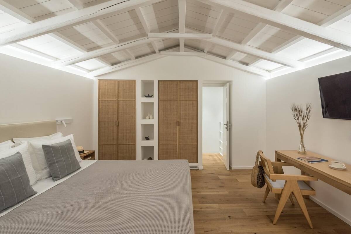 Deluxe Room (Thetis) | Premium bedding, in-room safe, cribs (free), WiFi (free)