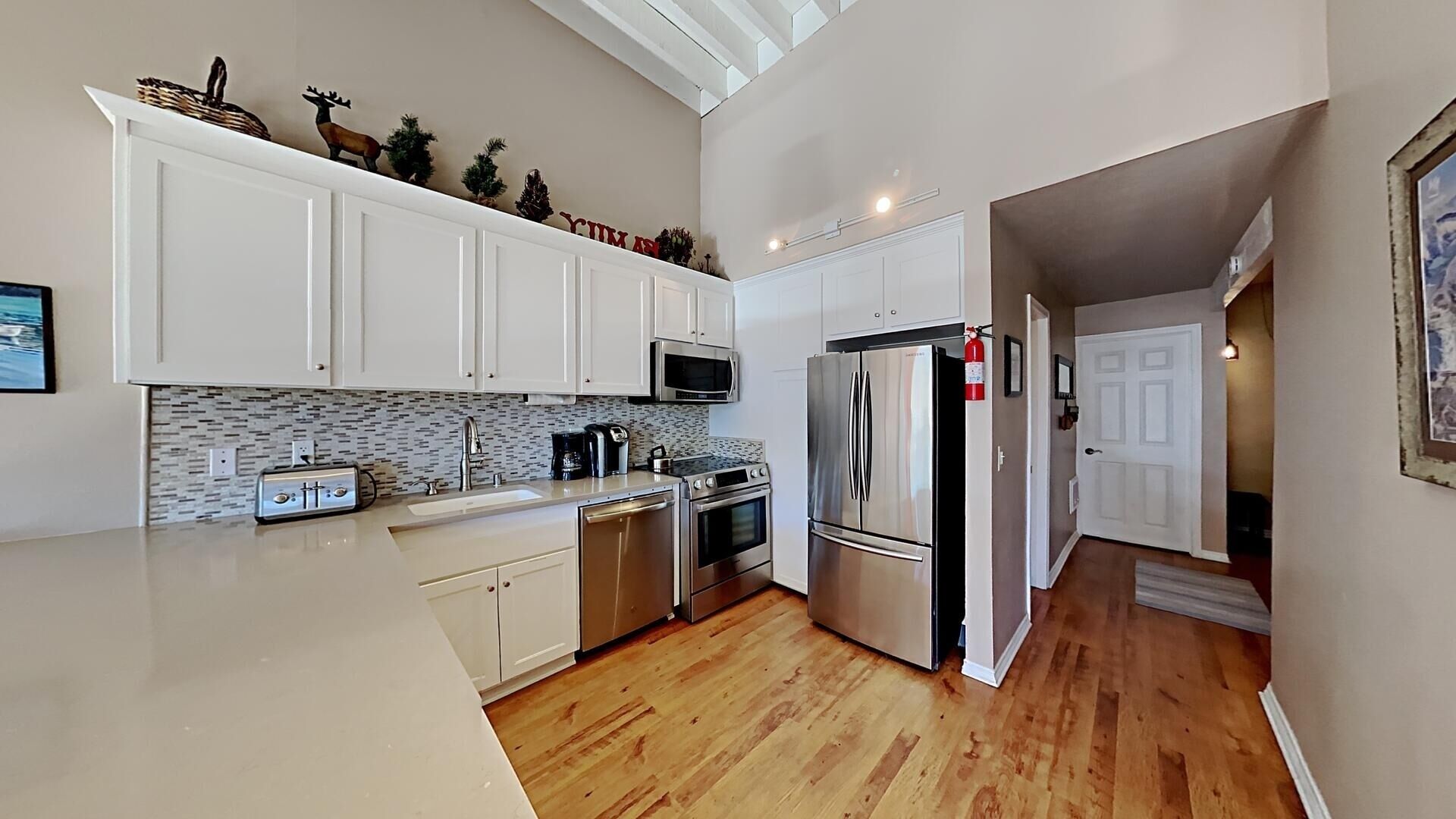 Kühlschrank, Mikrowelle, Ofen, Geschirrspüler