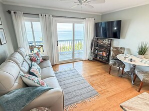 TV - Waterfront! Top floor, corner unit. Beautiful beach & water views! (Tybee Island)